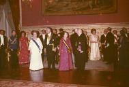 Fotografia de Américo Tomás, Gertrudes da Costa Ribeiro Tomás, Emílio Garrastazu Médici e Scylla Nogueira Médici, por ocasião da sua visita de Estado a Portugal, no Palácio Nacional da Ajuda, em Lisboa.