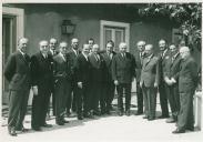 Fotografia do Presidente da República Américo Tomás no Palácio de Belém, por ocasião de um almoço oferecido a um grupo de artistas