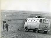 Fotografia de Américo Tomás no Parque Nacional da Gorongosa, durante a visita de estado efetuada a Moçambique