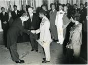 Fotografia de Américo Tomás, Hailé Salassié I e Aida Desta, por ocasião da sua visita de Estado a Portugal, no Palácio Nacional de Queluz, em Queluz.