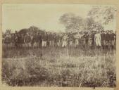 Fotografia dum grupo de militares da 1ª Companhia do Regimento de Cavalaria nº 4 durante a campanha militar contra os Namarrais