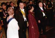 Fotografia de Américo Tomás, Gertrudes da Costa Ribeiro Tomás, Emílio Garrastazu Médici e Scylla Nogueira Médici, por ocasião da sua visita de Estado a Portugal, no Palácio Nacional da Ajuda, em Lisboa.