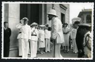 Fotografia de Artur Tamagnini de Sousa Barbosa à chegada à Sé Catedral de Macau por ocasião das comemorações de Macau nos Centenários da Fundação e Restauração de Portugal