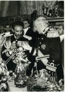 Fotografia de Américo Tomás e Hailé Salassié I, por ocasião da sua visita de Estado a Portugal, no Palácio Nacional da Ajuda, em Lisboa.