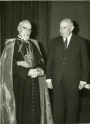 Fotografia de Américo Tomás no Palácio de Belém durante a cerimónia de atribuição da Grã-Cruz da Ordem do Infante Dom Henrique a José da Costa Nunes 