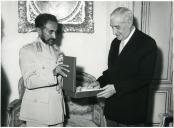 Fotografia de Oliveira Salazar e Hailé Salassié I, por ocasião da sua visita de Estado a Portugal, no Palácio Nacional de Queluz, em Queluz.