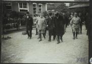 Fotografia de Bernardino Machado durante uma visita à Manutenção Militar