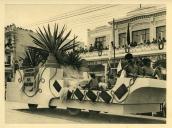 Anexo ao álbum da Viagem Presidencial à África em 1939 - cortejo alegórico - festival nocturno - iluminações em Lourenço Marques