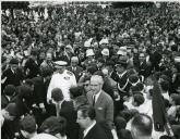 Fotografia de Américo Tomás em Manteigas, acompanhado por Alfredo Rodrigues dos Santos Júnior, por ocasião da visita oficial efetuada ao distrito da Guarda, entre o dia 30 de maio e o dia 2 de junho de 1964