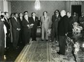 Fotografia de Américo Tomás, no Palácio de Belém, com os representantes da Imprensa Regional da Madeira e dos Açores
