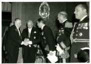 Fotografia de Américo Tomás no Palácio de Belém, presidindo à cerimónia de entrega de credenciais ao embaixador da Argentina