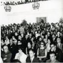 Fotografia da população em Matosinhos, durante a inauguração do Bairro da Sociedade Anónima de Combustíveis e Óleos Refinados 