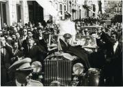 Fotografia de Américo Tomás e sua comitiva, por ocasião da visita a Guimarães.