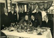 Fotografia de Américo Tomás por ocasião da recepção do navio "Ribeira Grande"