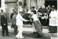 Fotografia de Américo Tomás em Coimbra durante as cerimónias do 800.º aniversário da Ordem Militar de Avis