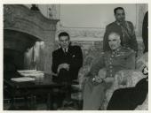 Fotografia de Fernando dos Santos Costa e outros oficiais do Exército português, em Lisboa, durante a visita de Dwight D. Eisenhower por ocasião duma reunião da Organização do Tratado do Atlântico Norte (OTAN-NATO)