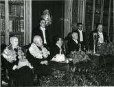 Fotografia de Américo Tomás, acompanhado por Inocêncio Galvão Teles, na Academia de Ciências de Lisboa presidindo à sessão solene de homenagem póstuma a Júlio Dantas