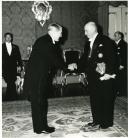 Fotografia de Américo Tomás na entrega de credenciais no Palácio de Belém