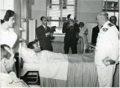 Fotografia de Américo Tomás na inauguração do Hospital de São João no Porto