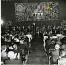 Fotografia de Américo Tomás em Matosinhos, durante a inauguração do Bairro da Sociedade Anónima de Combustíveis e Óleos Refinados