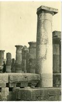 Fotografia dum conjunto de ruínas romanas do Templo de Apolo em Pompeia