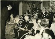 Fotografia de Américo Tomás, Gertrudes da Costa Ribeiro Tomás, Hailé Salassié I e Aida Desta, por ocasião da sua visita de Estado a Portugal, no Palácio Nacional da Ajuda, em Lisboa.