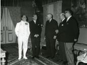 Fotografia de Américo Tomás no Palácio Nacional de Belém, recebendo em audiência as forças vivas do Algarve