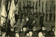 Fotografia de Louis Christiaens assistindo à deposição do andor com a imagem do Cristo das Trincheiras no Mosteiro de Santa Maria da Vitória (Mosteiro da Batalha), por ocasião da cerimónia comemorativa do 40º Aniversário da Batalha de La Lys.