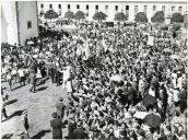 Fotografia de Américo Tomás, acompanhado por Alfredo Rodrigues dos Santos Júnior em Faro, por ocasião da visita oficial efetuada ao Algarve, de 10 a 14 de julho de 1965
