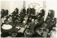 Fotografia de Américo Tomás, acompanhado por Alfredo Rodrigues dos Santos Júnior, presidindo às comemorações do cinquentenário da Associação Humanitária dos Bombeiros Voluntários Lisbonenses