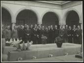 Fotografia de Américo Tomás no forte de São Julião da Barra, durante o almoço oferecido a Lynde D. McCormick