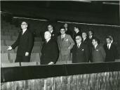 Fotografia de Américo Tomás, acompanhado por Marcelo Caetano, visitando a reitoria da Universidade Clássica de Lisboa