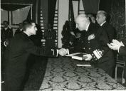 Fotografia de Américo Tomás presidindo à abertura solene do ano letivo da Escola Naval