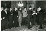 Fotografia de Américo Tomás no Palácio de Belém, recebendo em audiência estudantes da Ação Académica