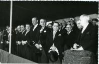 Fotografia de António Oliveira Salazar e comitiva, por ocasião da inauguração do monumento a Cristo-Rei, em Almada.