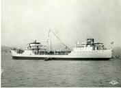 Fotografia do navio-petroleiro “Aire”, estacionado no rio Tejo