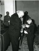 Fotografia de Américo Tomás no Colégio Militar, presidindo à cerimonia solene de abertura do ano letivo