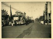 Anexo ao álbum da Viagem Presidencial à África em 1939 - cortejo alegórico - festival nocturno - iluminações em Lourenço Marques