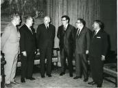 Fotografia de Américo Tomás no Palácio Nacional de Belém, recebendo em audiência ao Sindicato Nacional dos Eletricistas