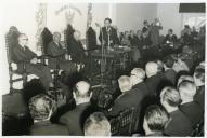 Fotografia de Américo Tomás, acompanhado por Alfredo Rodrigues dos Santos Júnior, presidindo às comemorações do cinquentenário da Associação Humanitária dos Bombeiros Voluntários Lisbonenses