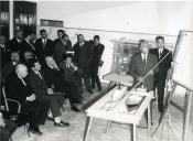 Fotografia de Américo Tomás na Margueira, visitando as obras do Estaleiro Naval de Lisboa, que viria a ser inaugurado em 23 de junho de 1967