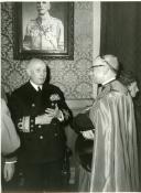 Fotografia de Américo Tomás, acompanhado por D. José Pedro da Silva, por ocasião da visita oficial realizada ao distrito de Viseu