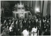 Fotografia de Américo Tomás, acompanhado por Francisco Franco Bahamonde, assistindo à abertura das comportas, por ocasião da inauguração da barragem da Bemposta