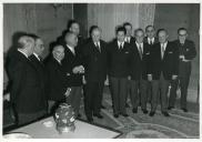 Fotografia de Américo Tomás no Palácio de Belém, recebendo em audiência uma comissão de Beja