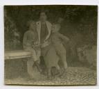 Fotografia de alguns familiares de Gertrudes Ribeiro da Costa, durante uma visita à vila de Sintra.