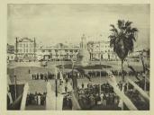 Fotografia de Óscar Carmona, em Maputo (Lourenço Marques), por ocasião da visita de Estado que efetuou a Moçambique