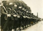 Fotografia dum grupo de soldados em guarda de honra