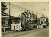 Anexo ao álbum da Viagem Presidencial à África em 1939 - cortejo alegórico - festival nocturno - iluminações em Lourenço Marques