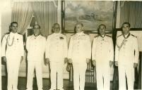 Fotografia de Américo Tomás durante um almoço oferecido em sua honra por ocasião da sua visita oficial ao Centro de Instrução Almirante Wandenkolk (C.I.A.W.)