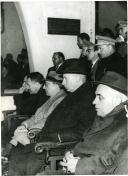 Fotografia de Américo Tomás, acompanhado por Alfredo Rodrigues dos Santos Júnior, no Estádio das Antas, assistindo a um jogo de futebol entre Portugal e Espanha 